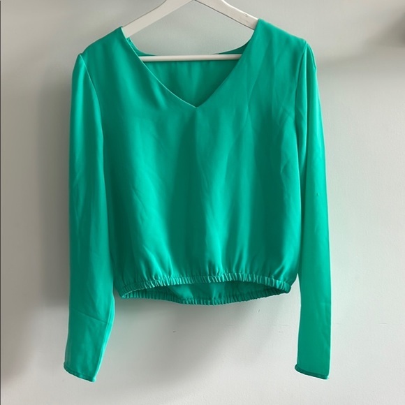 Trendy Emerald Green Relaxed Blouse - Picture 3 of 7